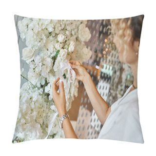Personality  Creative Florist Tying White Ribbon On Blooming Floral Composition In Event Hall, Banquet Setting Pillow Covers