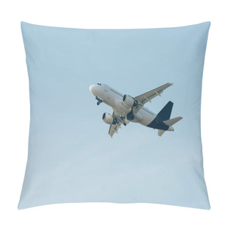 Personality  Low Angle View Of Airplane In Blue Sky Pillow Covers