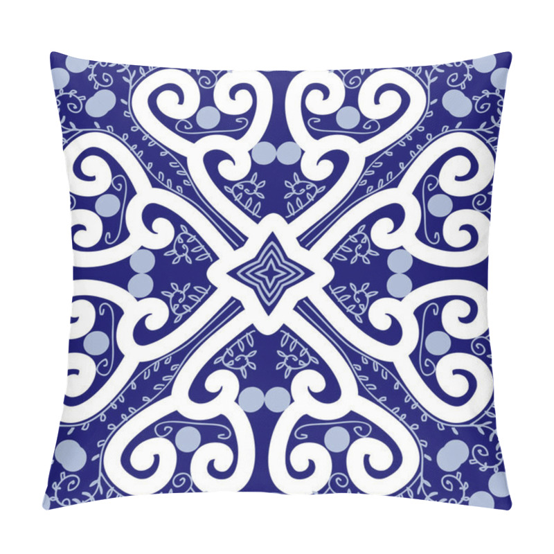 Personality  Circular Seamless Pattern Of Delicate Floral Motif  Pillow Covers