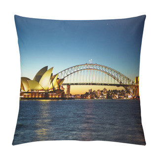 Personality  Sydney Opera House At Nite Pillow Covers