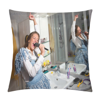 Personality  Teen Girl Singing Pillow Covers