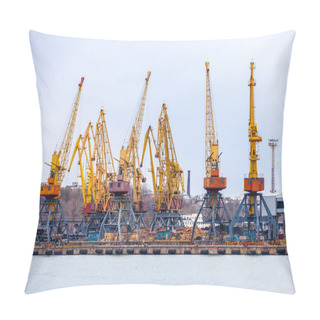 Personality  Elevating Cranes In Port Pillow Covers