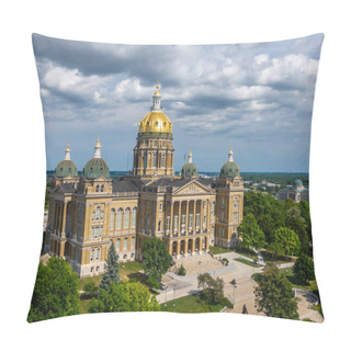 Personality  July 19, 2020 - Des Moines, Iowa, USA: The Iowa State Capitol Is The State Capitol Building Of The U.S. State Of Iowa. Default Pillow Covers