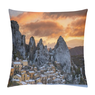 Personality  View Of Castelmezzano In The Piccolo Dolomiti Region Of Southern Italy At Sunrise In Winter Pillow Covers