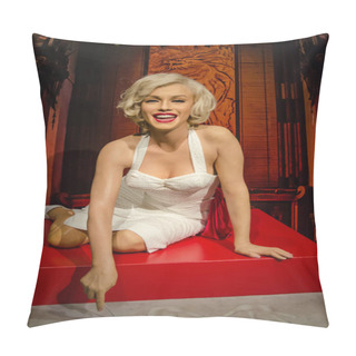 Personality  The Wax Figure Of Marilyn Monroe In Madame Tussauds Singapore. Pillow Covers