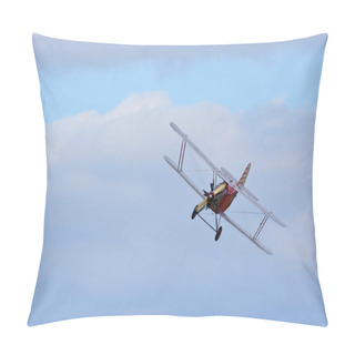 Personality  ICKWELL, BEDFORDSHIRE, ENGLAND - SEPTEMBER 06, 2020: Vintage 1929 Southern  Martlet  Aircraft  In Flight. Pillow Covers