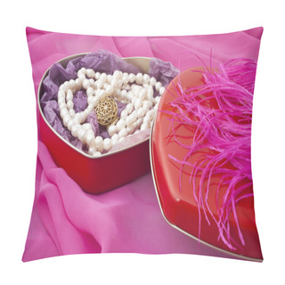 Personality  Pearls In A Heart-shaped Box On A Pink Background Pillow Covers