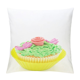 Personality  Vanilla Cupcake With Rose Decorations Pillow Covers