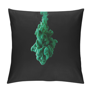 Personality  Close-up View Of Green Abstract Flowing Paint On Black Background Pillow Covers