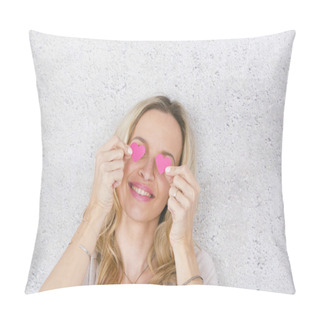 Personality  Funny Romantic Blonde Woman Smiling And Posing With Two Pink Paper Hearts In Front Of Grey Concrete Background Pillow Covers