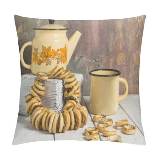 Personality  Vintage Enamelware And A Bunch Of Small Dry Bagels Pillow Covers