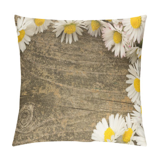 Personality  Daisies On A Wooden Board Pillow Covers