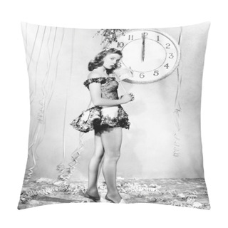 Personality  Young Woman Standing In Front Of A Clock, Celebrating New Years Eve Pillow Covers