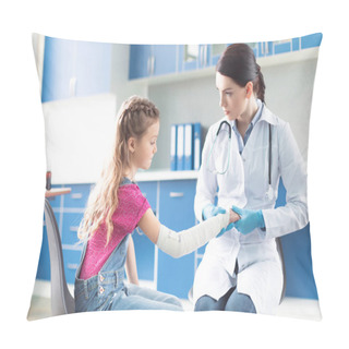 Personality  Doctor And Girl With Injured Hand Pillow Covers