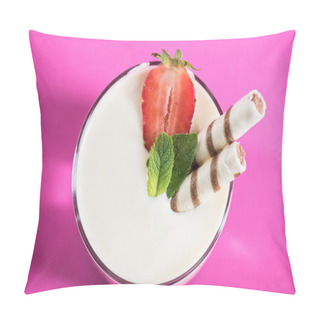 Personality  Fresh Milkshake With Strawberry And Mint Pillow Covers