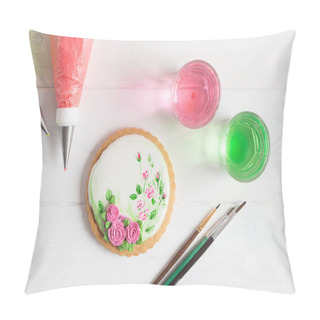 Personality  Painted Gingerbread Cookie With Roses. Top View Pillow Covers