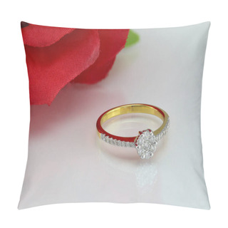 Personality  Diamond Ring On Flower Background Pillow Covers