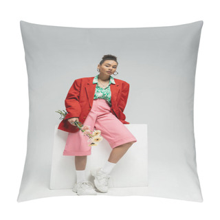 Personality  African American Woman In Stylish Red Blazer Holding Flowers And Leaning On Cube On Grey Backdrop Pillow Covers