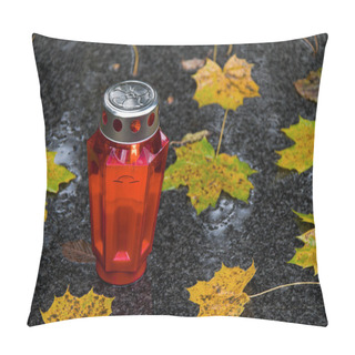 Personality  Light Grave On All Saints Day In The Fall With Lea Pillow Covers