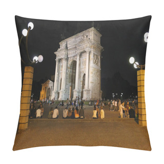 Personality Milan - Italy ,July 12, 2014 : People Talk And Rest In Arch Of Peace Or Triumph, Historical City Gate In Sempione Park, Milan. Pillow Covers