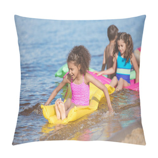 Personality  Multicultural Girls Swimming On Inflatable Mattresses Pillow Covers