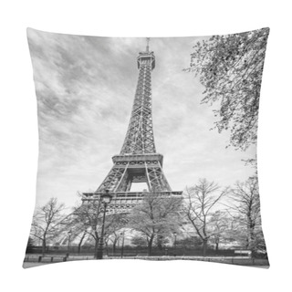 Personality  Sunny Morning In The Park At Eiffel Tower, Paris, France. Black And White Photography. Pillow Covers