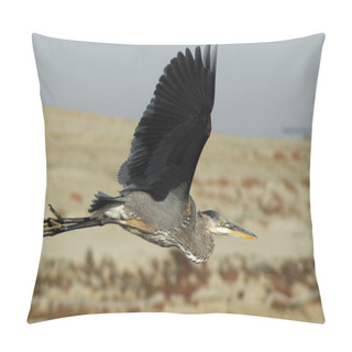 Personality  Great Blue Heron In Flight Pillow Covers