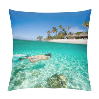 Personality  Woman Swimming Underwater Pillow Covers