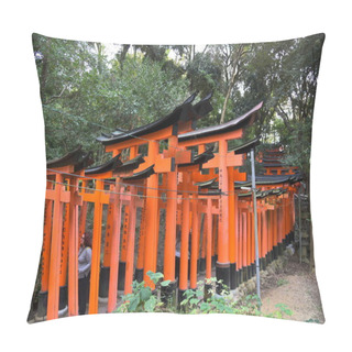 Personality  View Of Torii Gates In Fushimi Inari Shrine Pillow Covers