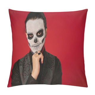 Personality  Man In Spooky Skeleton Makeup Holding Hand Near Chin And Looking At Camera On Red, Day Of Dead Pillow Covers