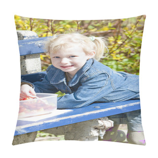 Personality  Little Girl At Picnic Pillow Covers