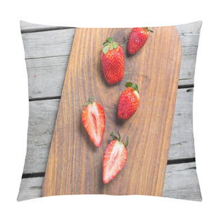 Personality  Strawberries On Cutting Board Pillow Covers