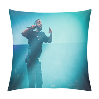 Personality  Drake Perform On The Boy Meets World Tour 2017, Ziggo Dome Pillow Covers