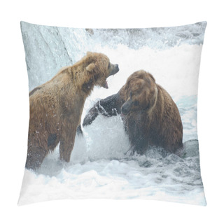 Personality  Alaskan Brown Bears Fighting Pillow Covers