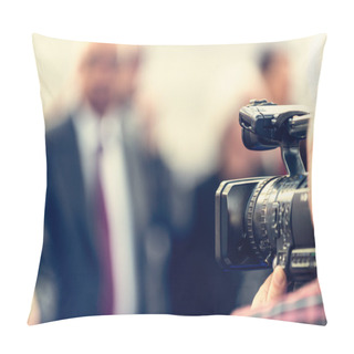 Personality  Cameraman Recording Conference Pillow Covers