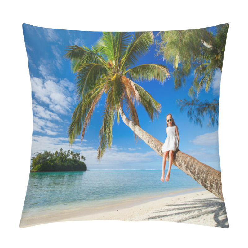 Personality  Little Girl On Beach Vacation Pillow Covers