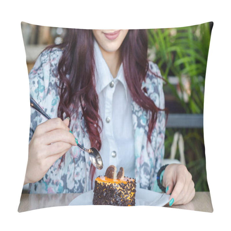 Personality  Beautiful girl  eating cake. pillow covers