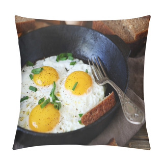 Personality  Hot Fried Eggs In A Pan Pillow Covers