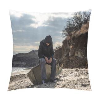 Personality  Man Is Sitting Aboard A Broken Boat Pillow Covers