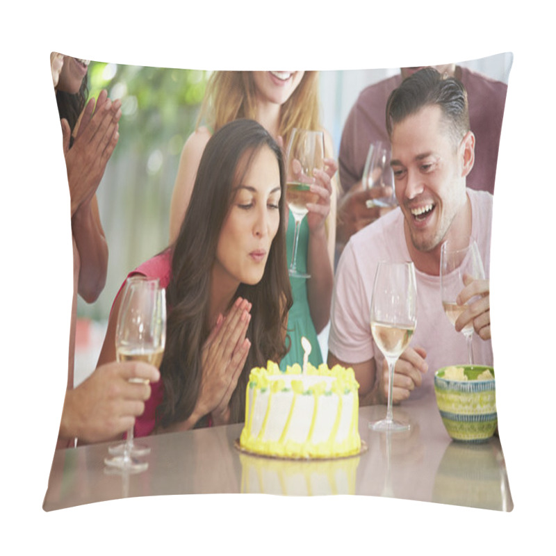 Personality  Friends Celebrating Birthday pillow covers