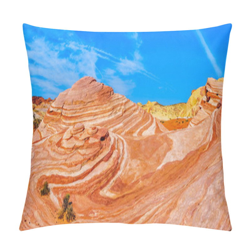 Personality  Panorama View Of The Famous Wave Rock Among The Colorful Red, Yellow And White Banded Rock Formations At The End Of The Fire Wave Trail In The Valley Of Fire State Park In Nevada, USA Pillow Covers