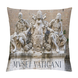 Personality  Sculpture On The Museums Of Vatican Pillow Covers