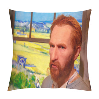 Personality  Van Gogh Wax Sculpture In Museum Pillow Covers
