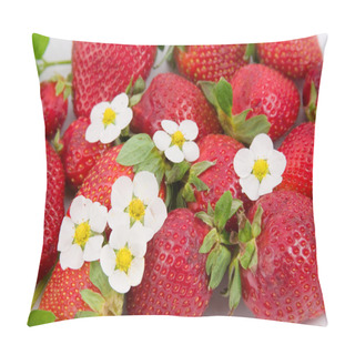 Personality  Fresh And Juicy Strawberries Pillow Covers