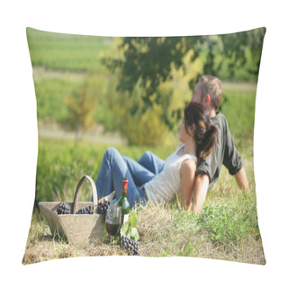 Personality  Couple Drinking Wine In A Field Pillow Covers