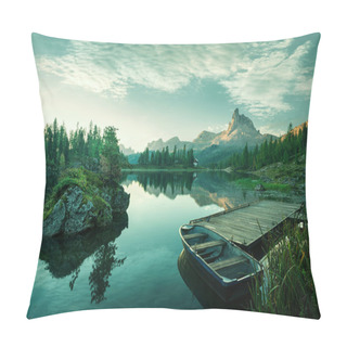 Personality  Beautiful Lake At Dawn Pillow Covers