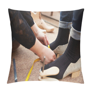 Personality  Shoemaker Measuring Customer's Feet Pillow Covers