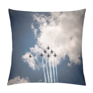 Personality  Chicago, IL - May 12th, 2020: The U.S. Navy Blue Angels Pay Tribute To Healthcare Workers And First Responders With Flyovers At Major Cities Across The Country. Pillow Covers