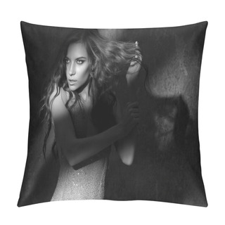 Personality  Girl In The Shadow Pillow Covers