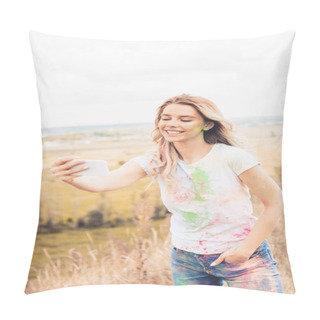 Personality  Attractive Woman In T-shirt Smiling And Taking Selfie Outside  Pillow Covers